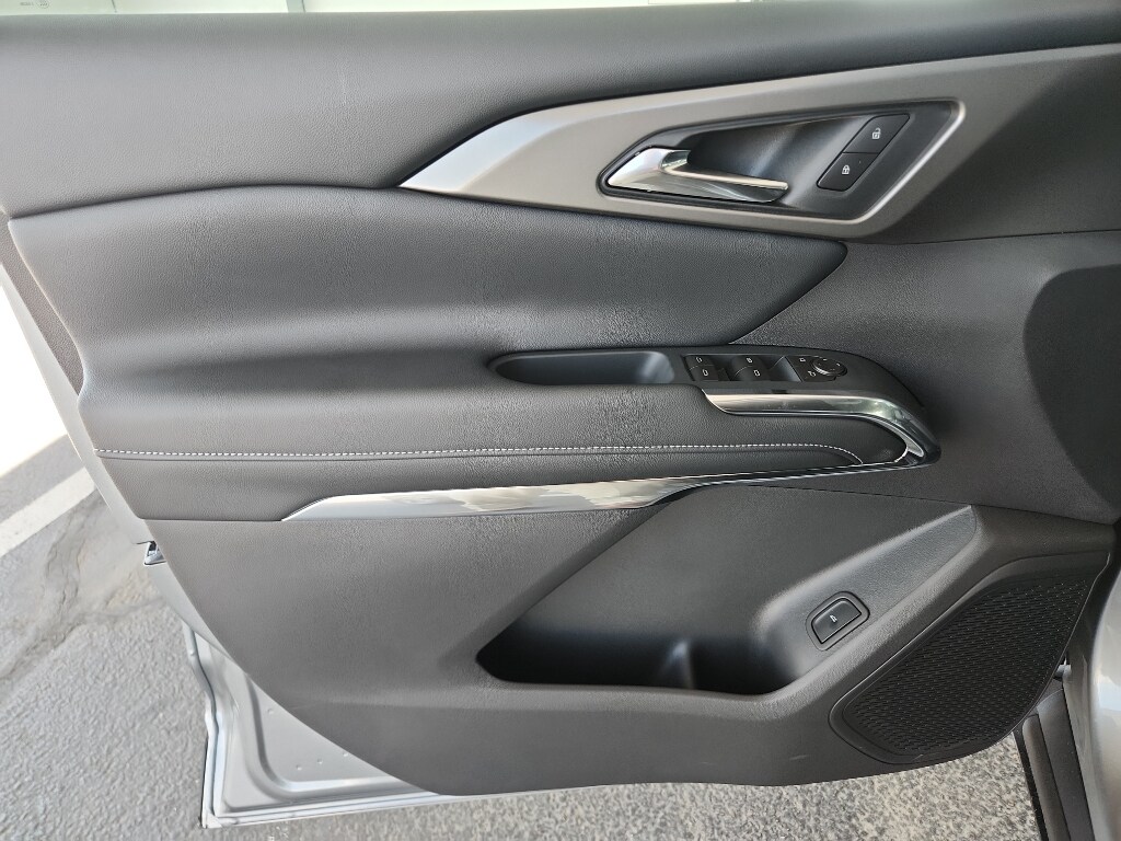 2026 Chevrolet Traverse photo 3