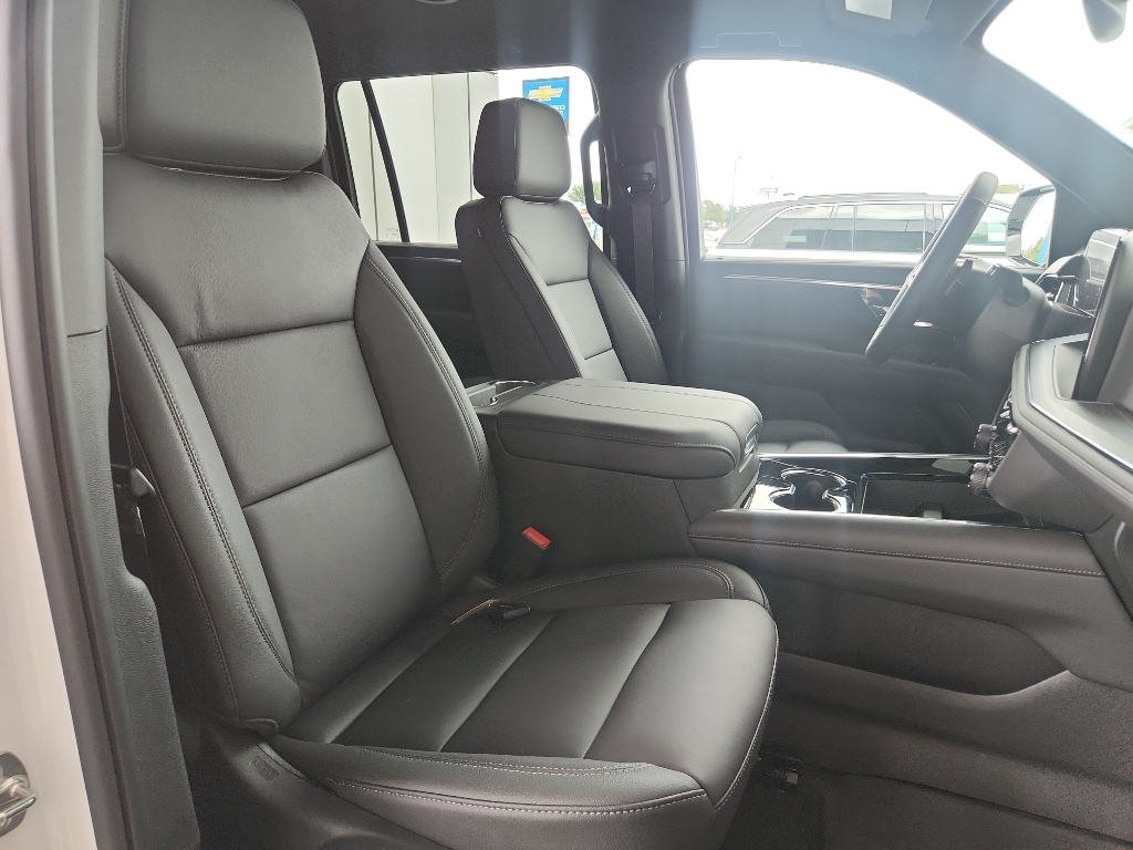 2026 Chevrolet Suburban LT - Photo 8