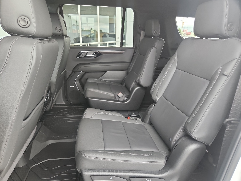 2026 Chevrolet Suburban LT - Photo 10