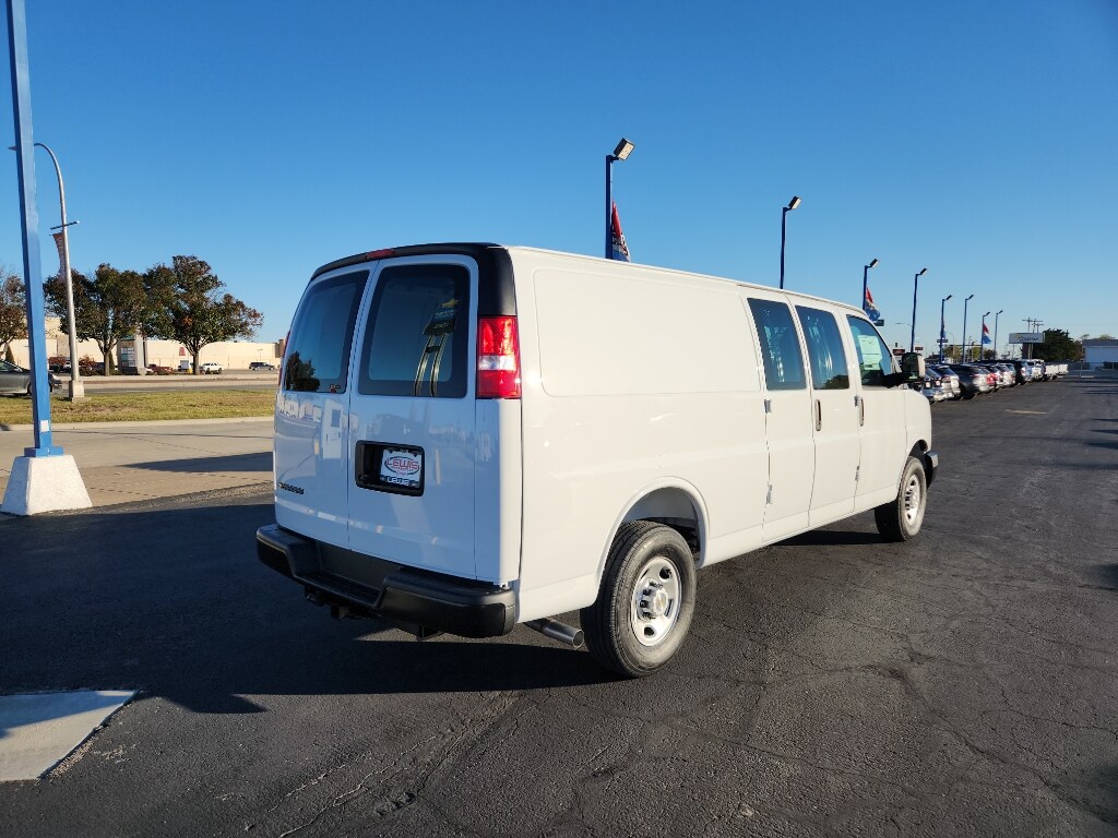 2025 Chevrolet Express Cargo Work Van - Photo 16