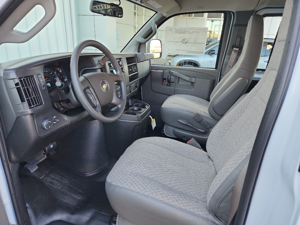 2025 Chevrolet Express Cargo Work Van - Photo 6