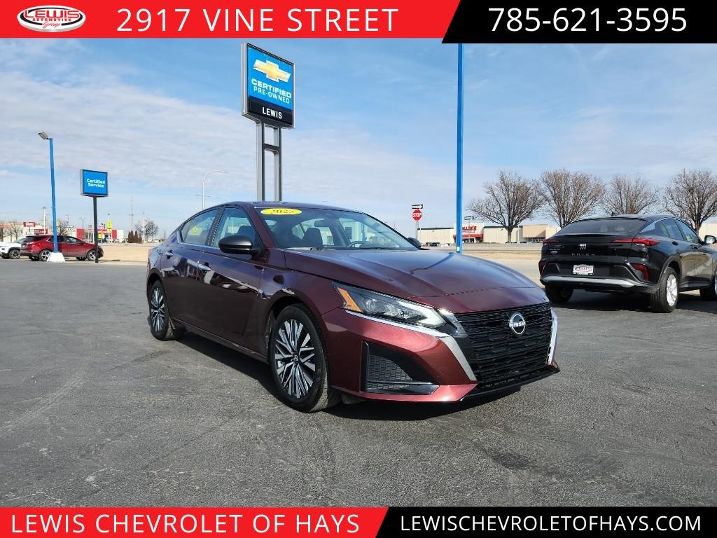 Used 2025 Nissan Altima SV Sedan