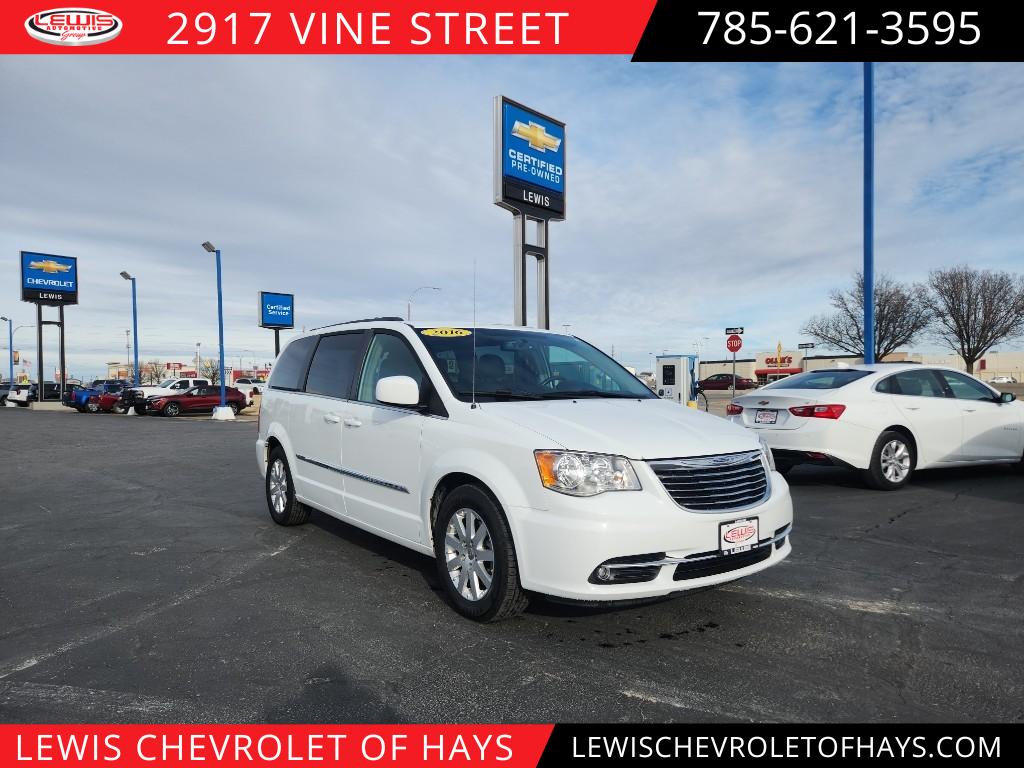 2016 Chrysler Town & Country Base's photo