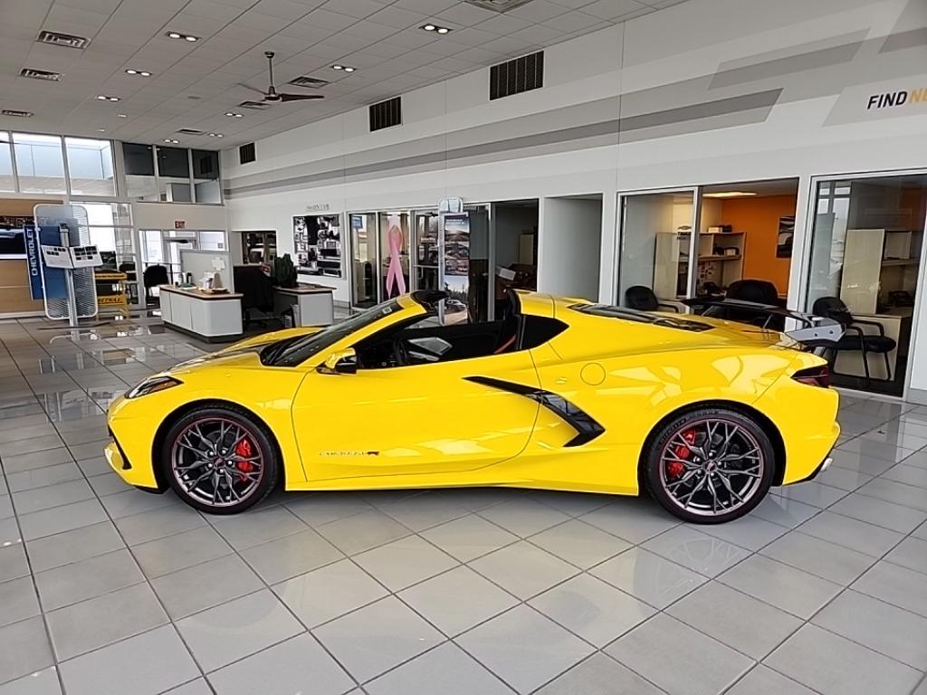 2025 Chevrolet Corvette Stingray 2LT photo 2