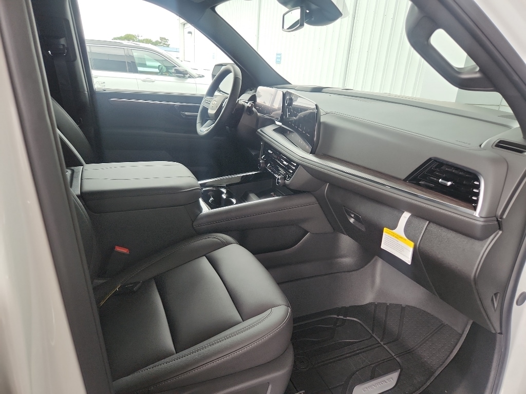 2026 Chevrolet Suburban LT - Photo 7