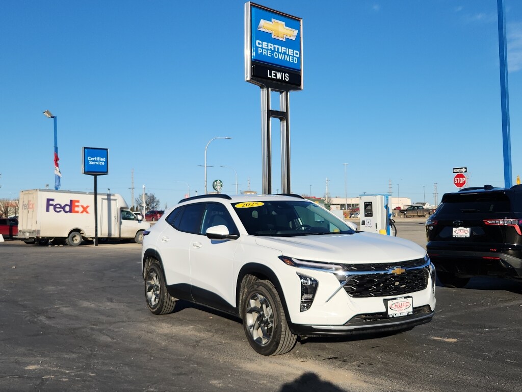 Used 2025 Chevrolet Trax LT SUV