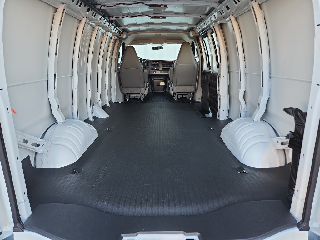 2025 Chevrolet Express Cargo Work Van - Photo 11