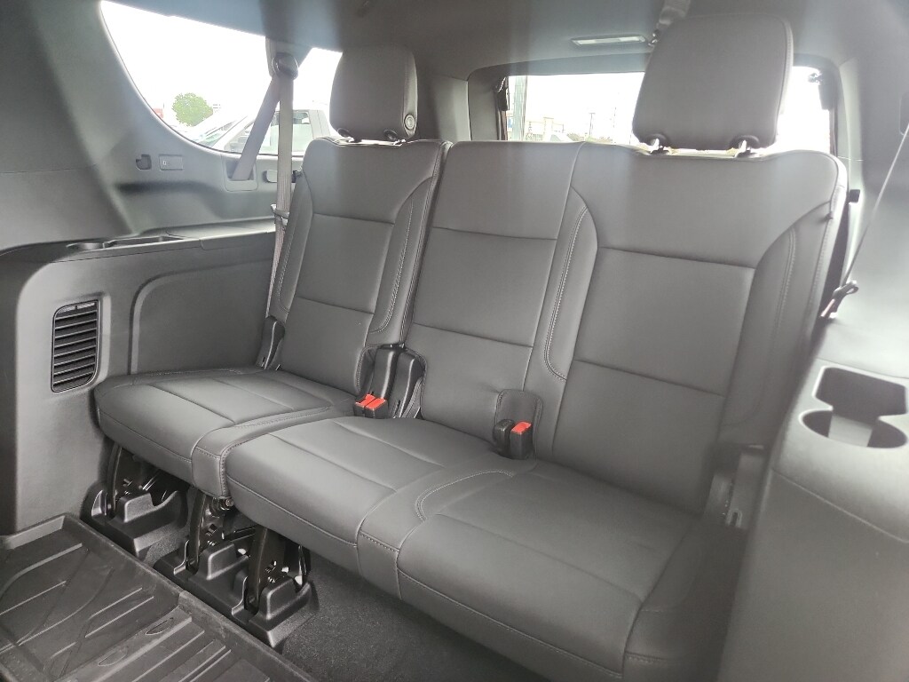 2026 Chevrolet Suburban LT - Photo 13