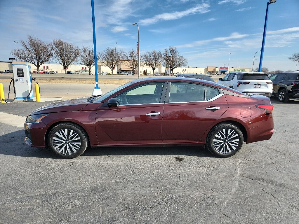 Used 2025 Nissan Altima SV Sedan