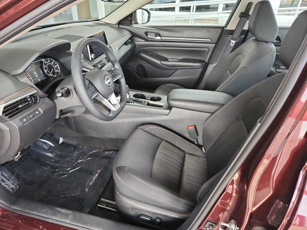 Used 2025 Nissan Altima SV Sedan
