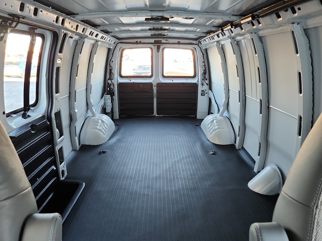 2025 Chevrolet Express Cargo Work Van - Photo 12