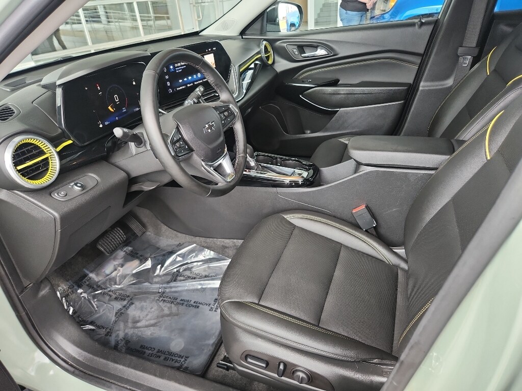 Used 2025 Chevrolet Trax Activ SUV