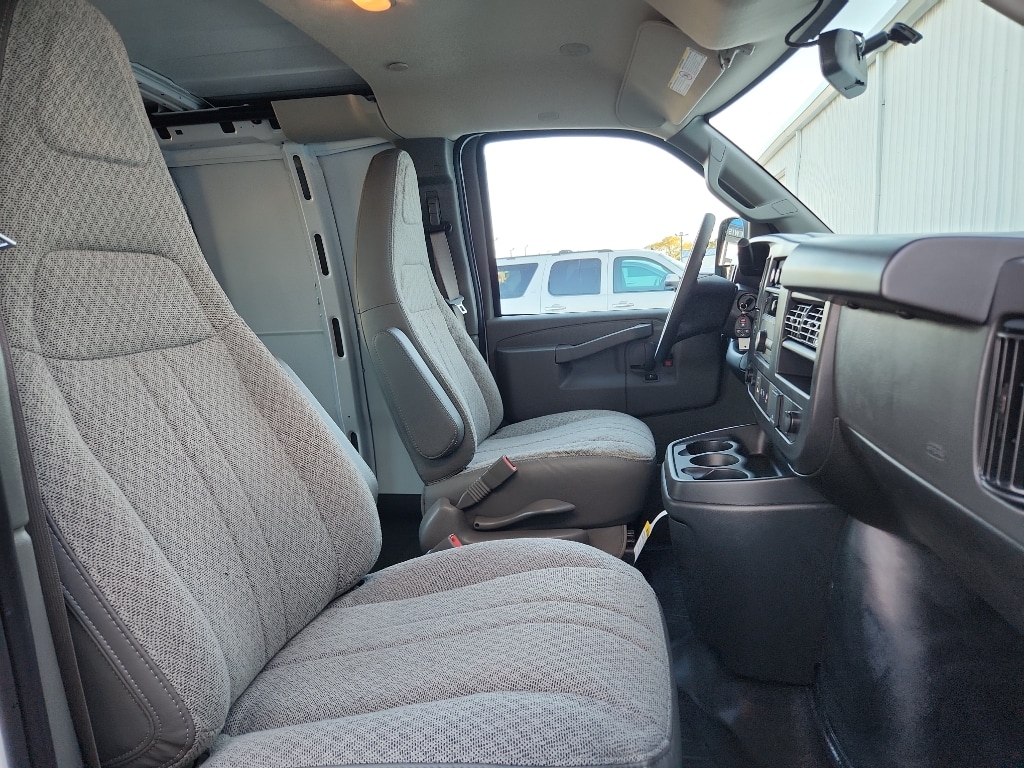 2025 Chevrolet Express Cargo Work Van - Photo 10