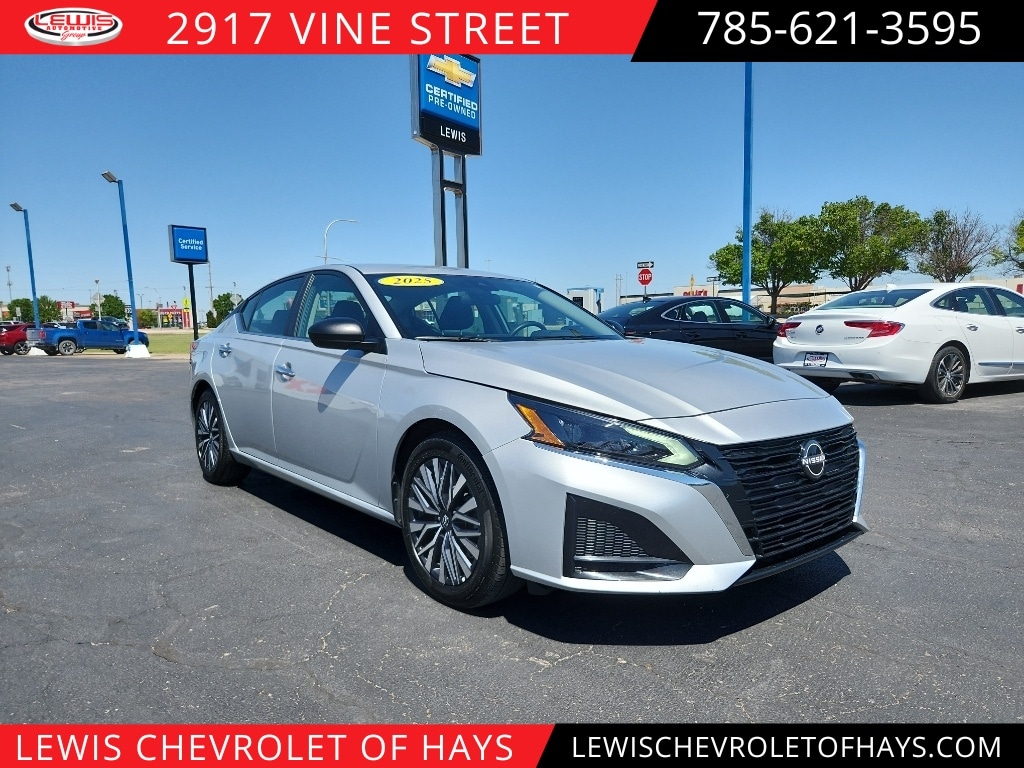Used 2025 Nissan Altima SV Sedan