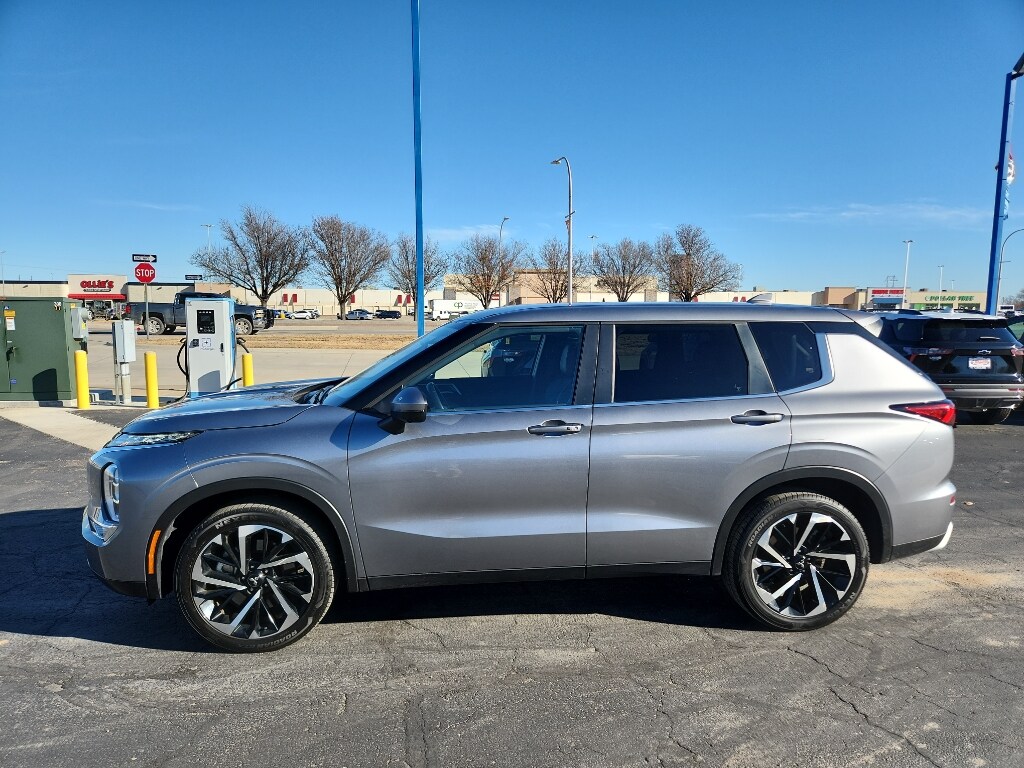 Used 2024 Mitsubishi Outlander SE SUV