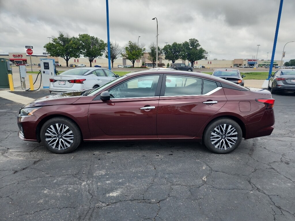 Used 2025 Nissan Altima SV Sedan