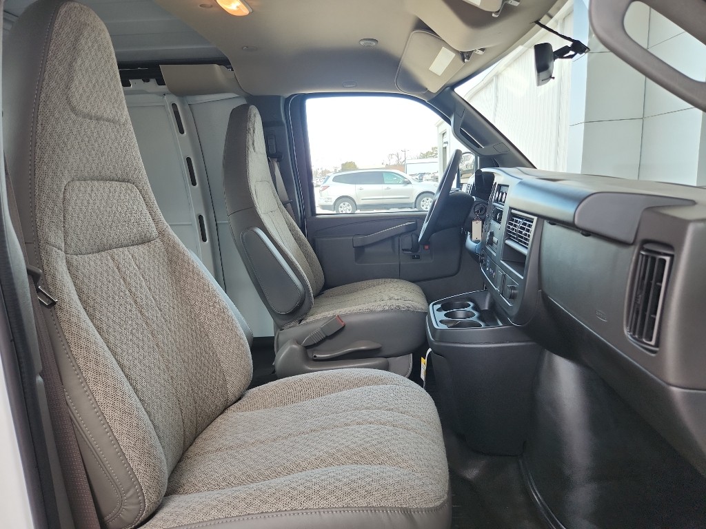 2025 Chevrolet Express Cargo Work Van - Photo 7