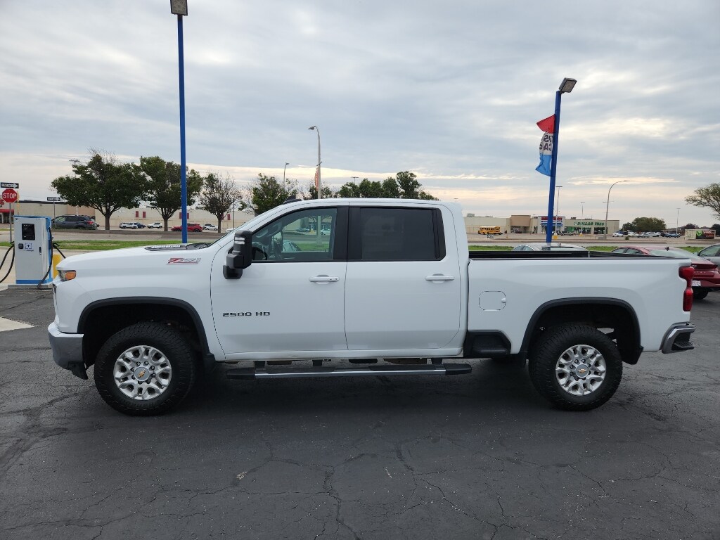 2023 Chevrolet Silverado 2500HD LT photo 2