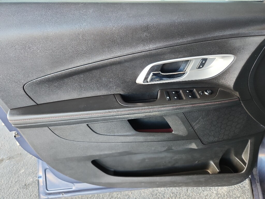 2018 Chevrolet Equinox LT photo 3