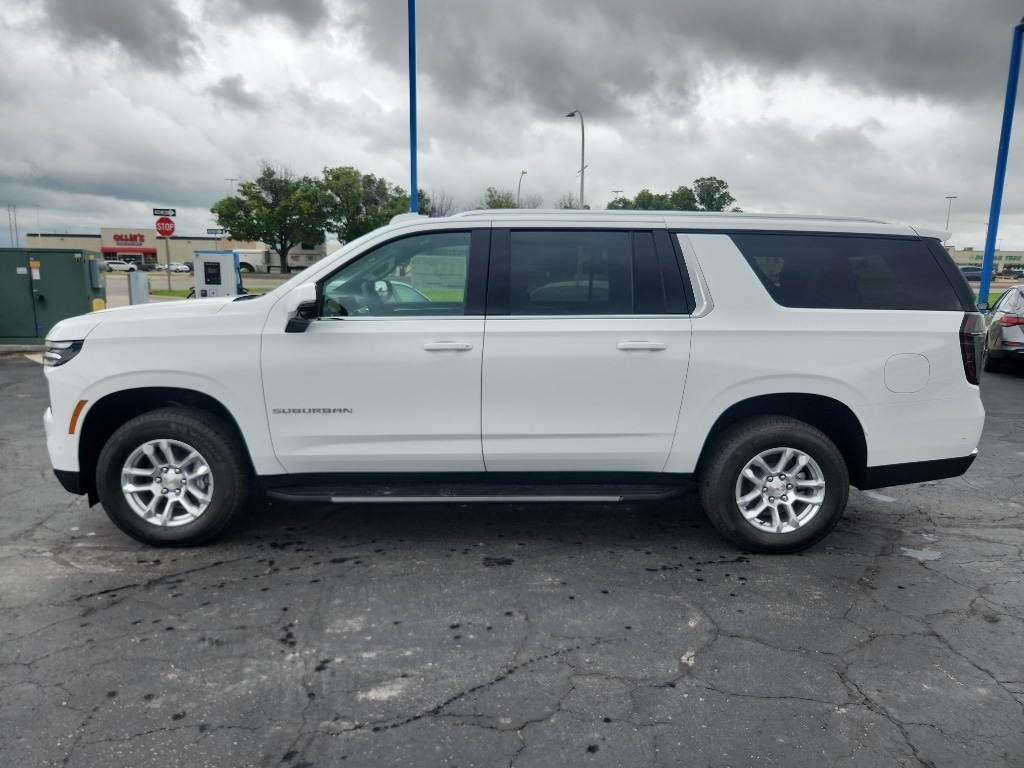 2026 Chevrolet Suburban LT - Photo 2