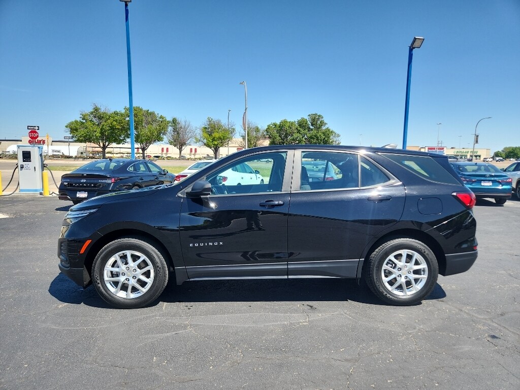 Used 2022 Chevrolet Equinox LS SUV