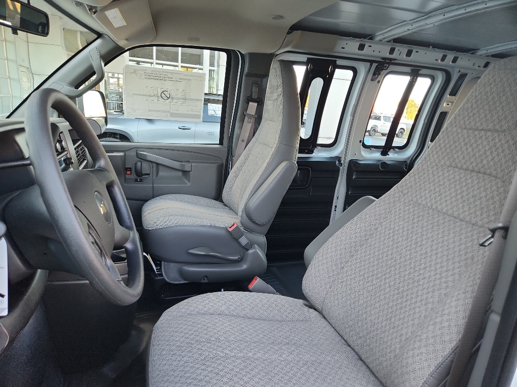 2025 Chevrolet Express Cargo Work Van - Photo 7