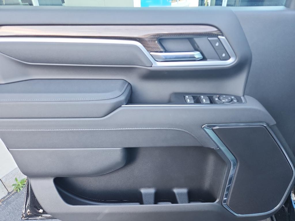 2025 Chevrolet Silverado 2500HD LT photo 3