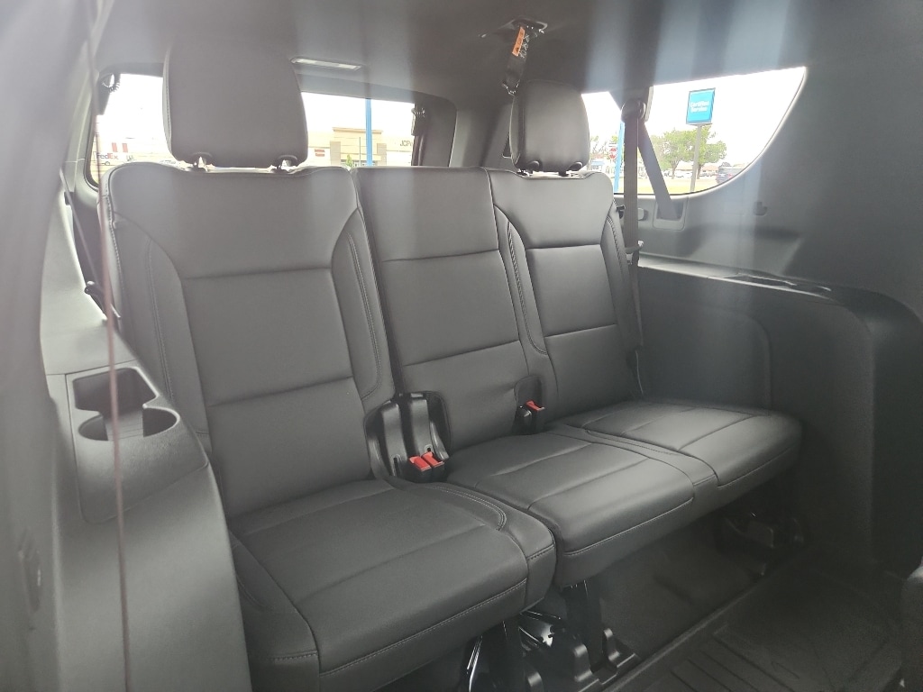 2026 Chevrolet Suburban LT - Photo 14