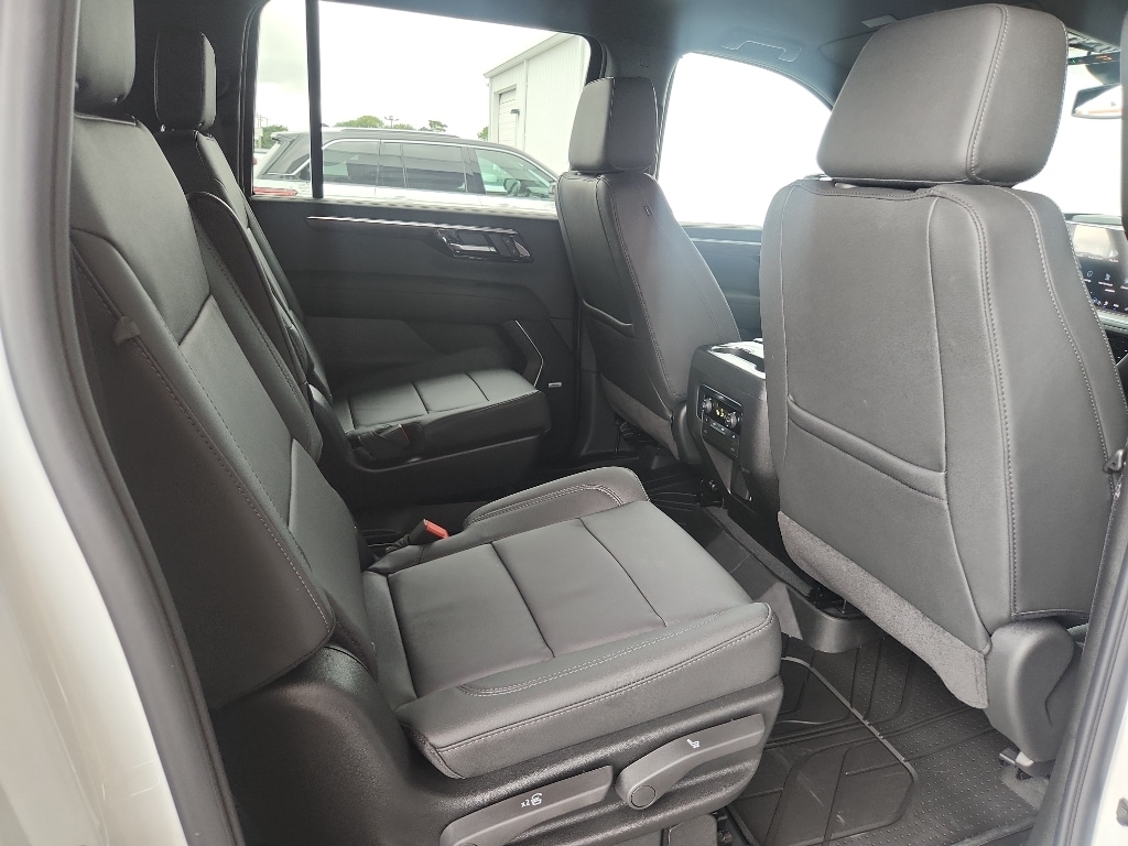 2026 Chevrolet Suburban LT - Photo 11