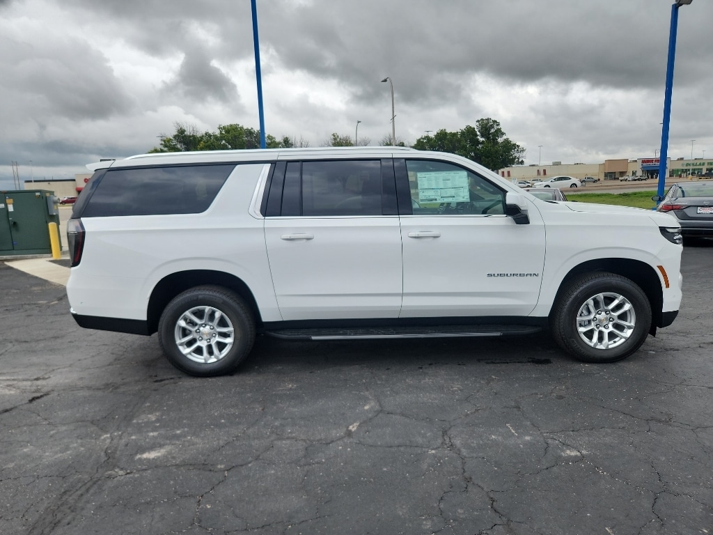 2026 Chevrolet Suburban LT - Photo 21