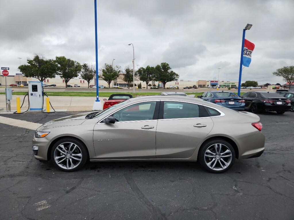 2024 Chevrolet Malibu Premier 2LT photo 2