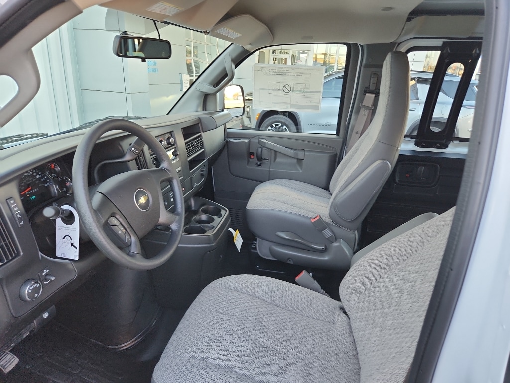 2025 Chevrolet Express Cargo Work Van - Photo 6