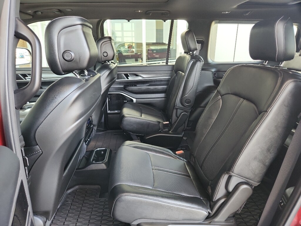 2024 Jeep Wagoneer Series III - Photo 12