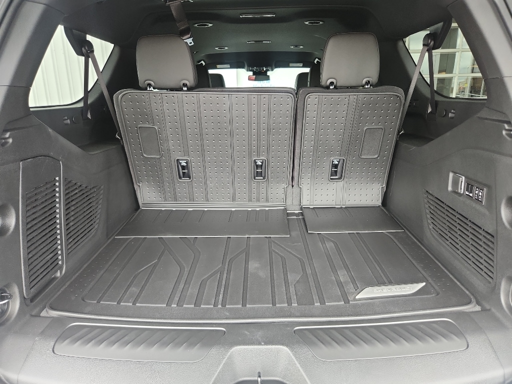 2026 Chevrolet Suburban LT - Photo 15