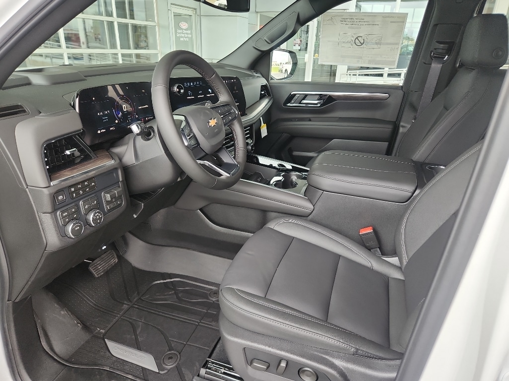 2026 Chevrolet Suburban LT - Photo 4