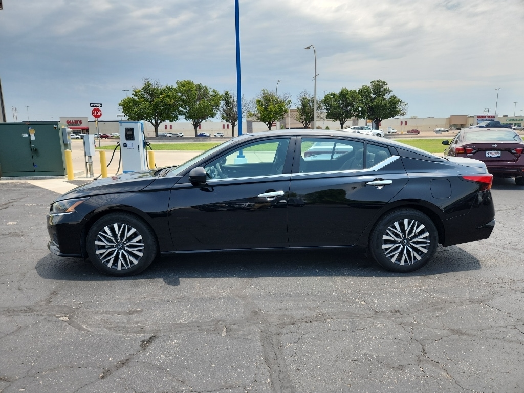Used 2025 Nissan Altima SV Sedan