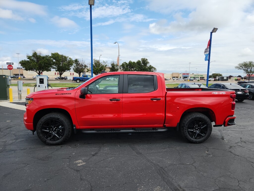2026 Chevrolet Silverado 1500 Custom photo 2