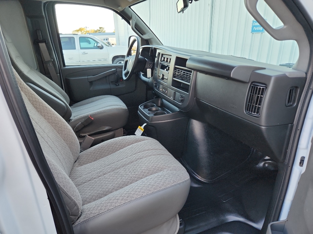 2025 Chevrolet Express Cargo Work Van - Photo 9