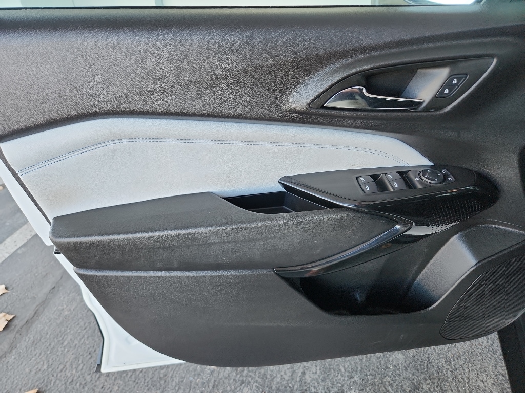 Used 2025 Chevrolet Trax LT SUV