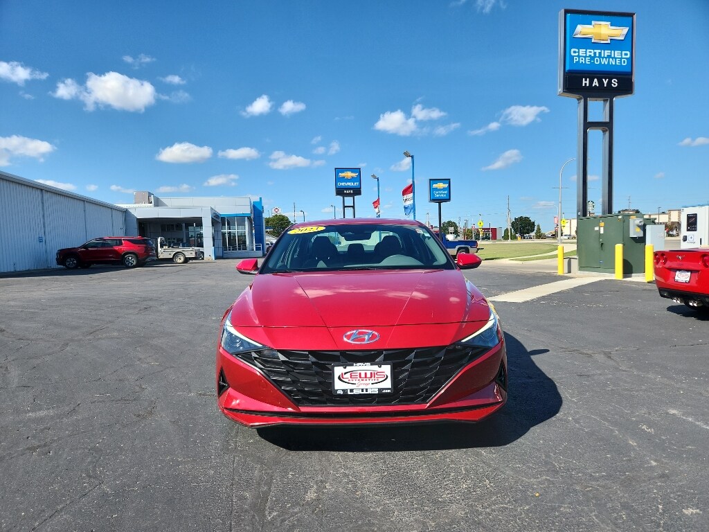 2023 Hyundai Elantra SEL photo 2