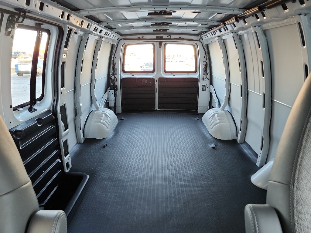 2025 Chevrolet Express Cargo Work Van - Photo 12