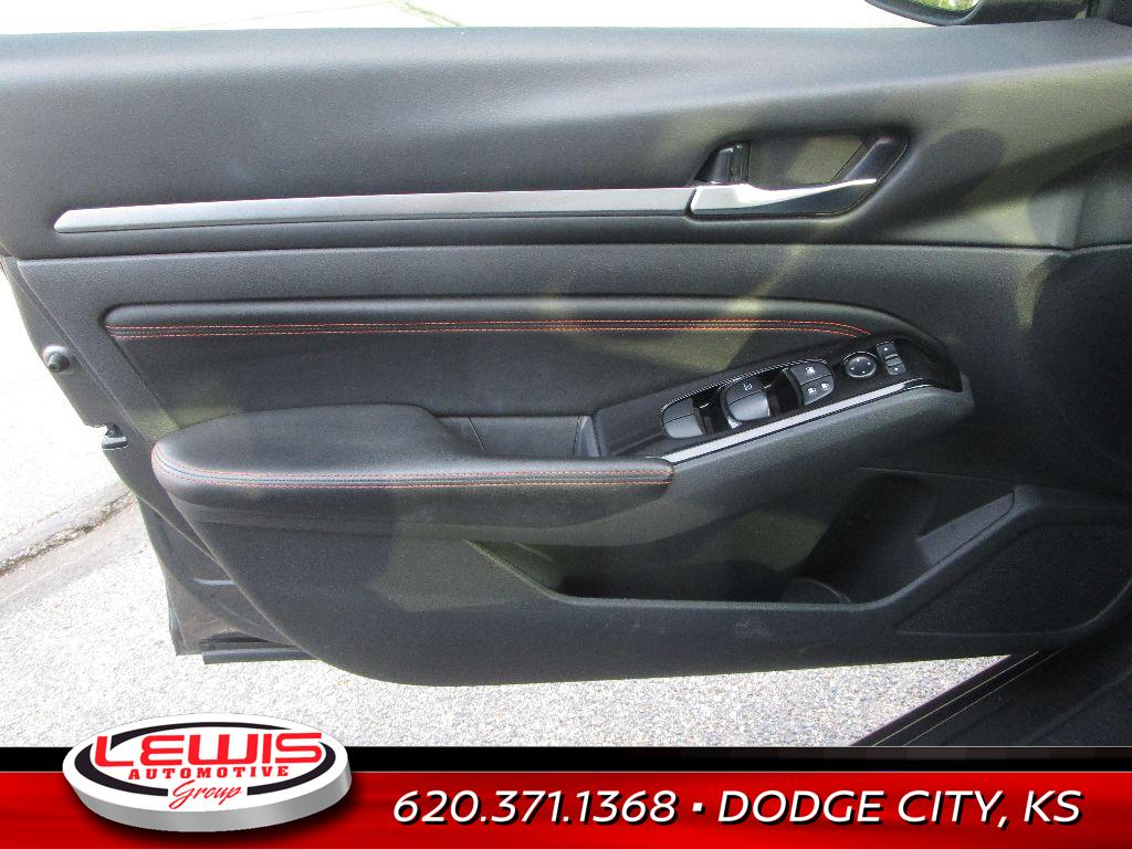 2023 Nissan Altima 2.5 SR photo 4