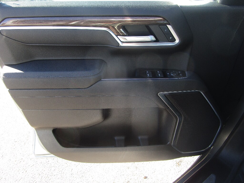 2026 Chevrolet Silverado 1500 LT photo 3