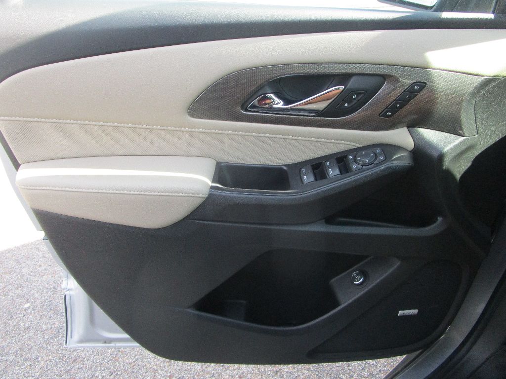 2022 Chevrolet Traverse Premier photo 3