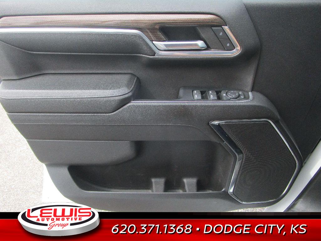 2023 Chevrolet Silverado 1500 LT photo 3