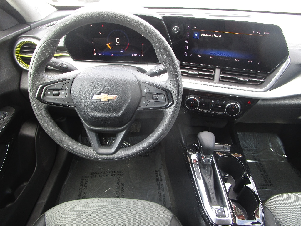 2025 Chevrolet Trax LT - Photo 3