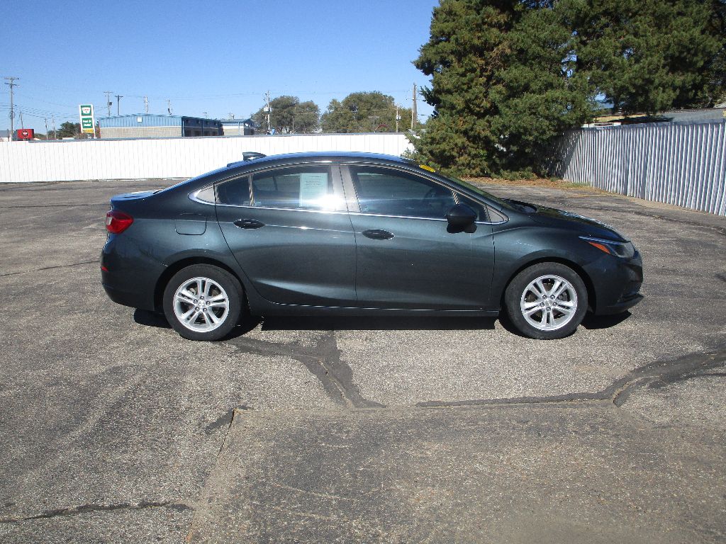 Used 2018 Chevrolet Cruze LT with VIN 1G1BE5SM2J7114168 for sale in Dodge City, KS