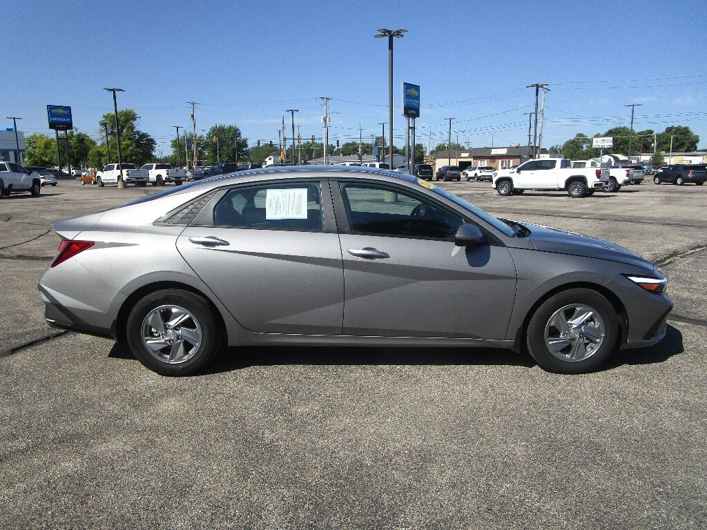 Used 2024 Hyundai Elantra SE