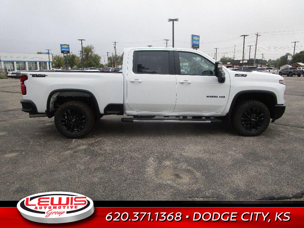 2025 Chevrolet Silverado 2500HD LT photo 2