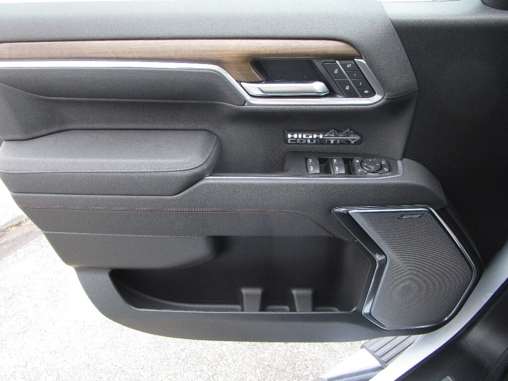 2026 Chevrolet Silverado 1500 High Country photo 4